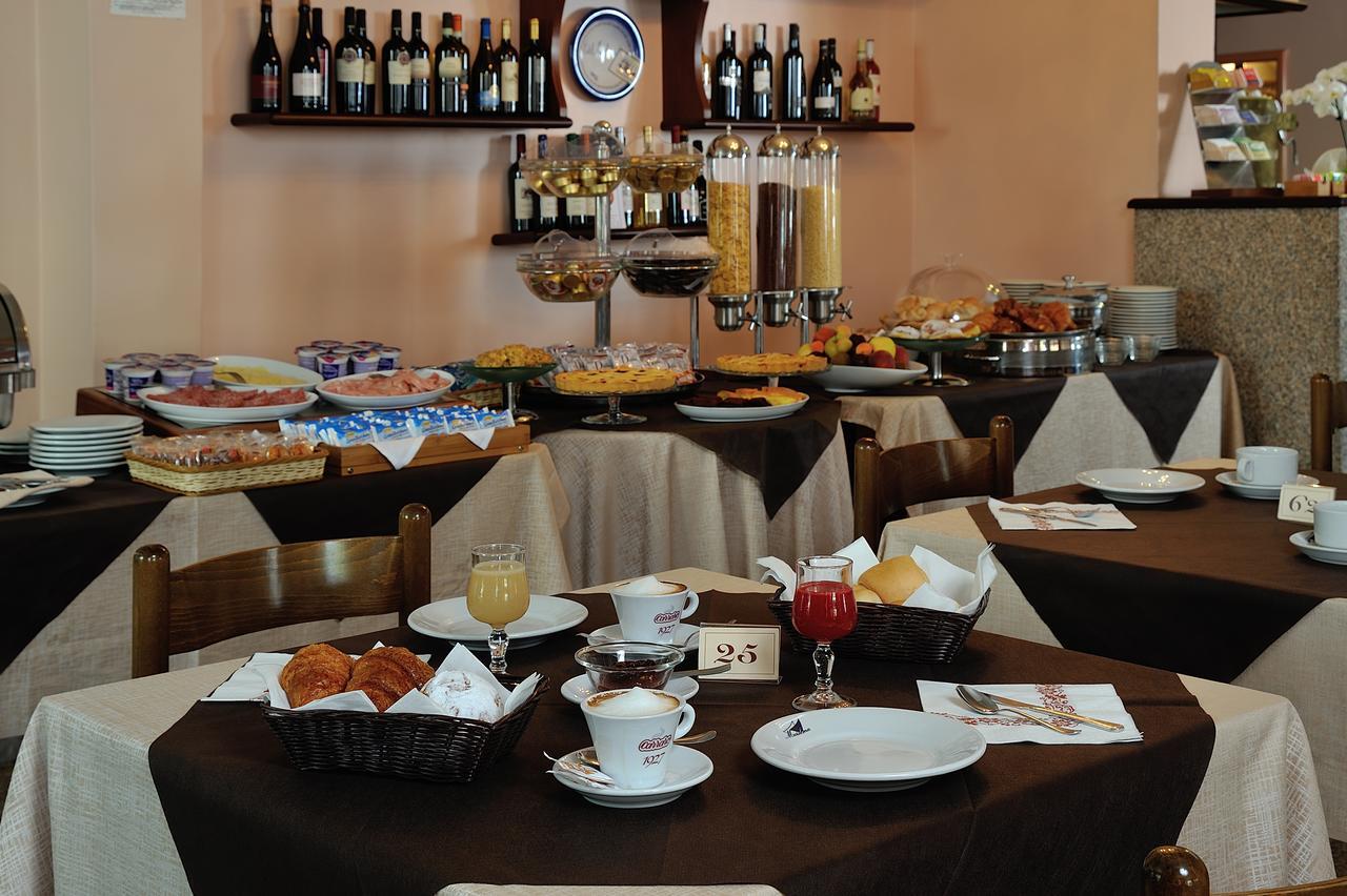 ריצ'יונה Hotel Marilena מראה חיצוני תמונה