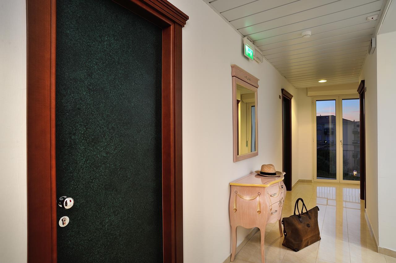 ריצ'יונה Hotel Marilena מראה חיצוני תמונה